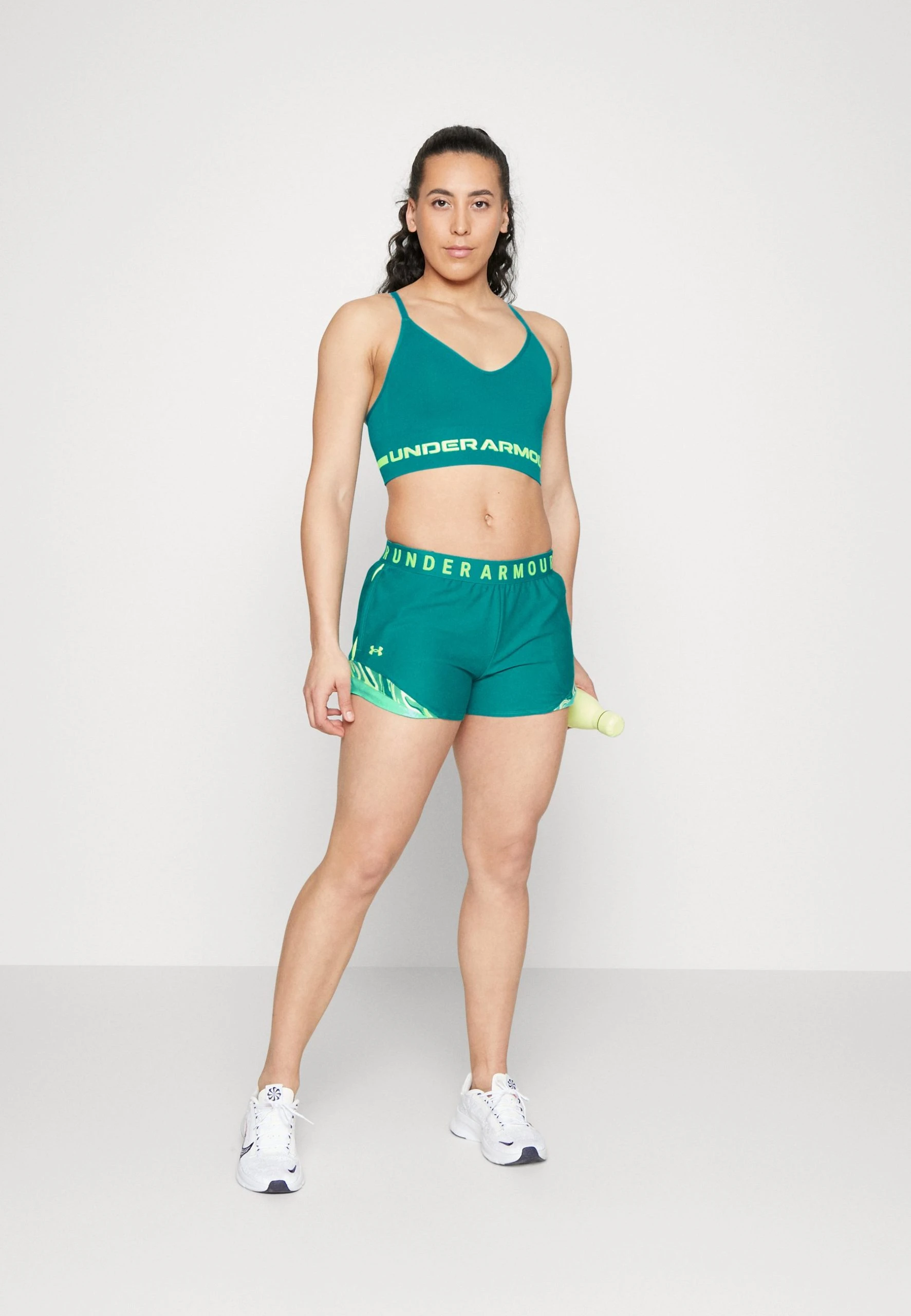 Under Armour PLAY UP SHORTS - Krótkie Spodenki Sportowe - Coastal Teal/lime Surge - obrazek 2