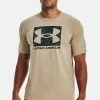 Under Armour ABC CAMO BOXED LOGO - T-shirt Z Nadrukiem - Sahara