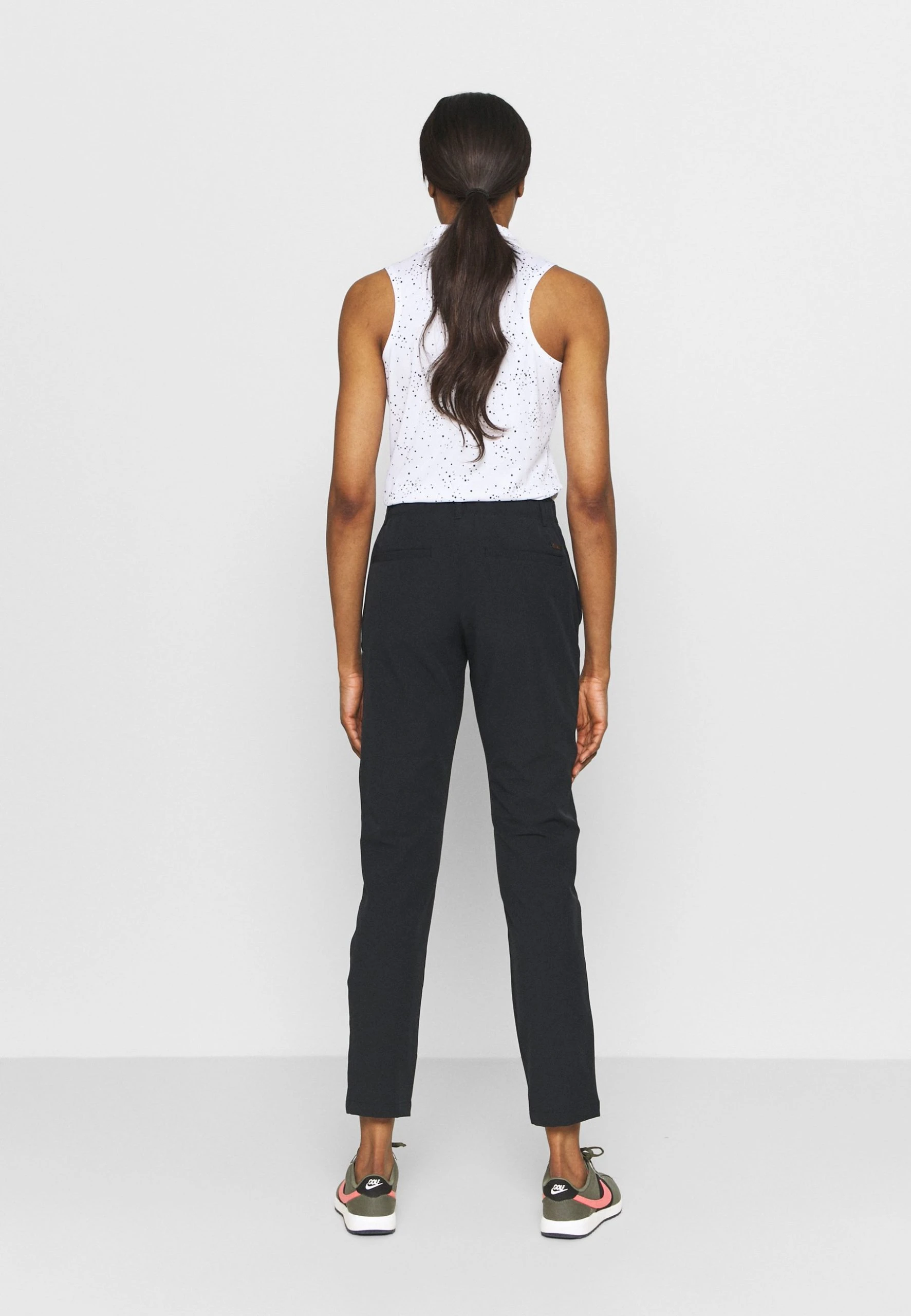 Under Armour LINKS PANT - Długie Spodnie Trekkingowe - Black - obrazek 3