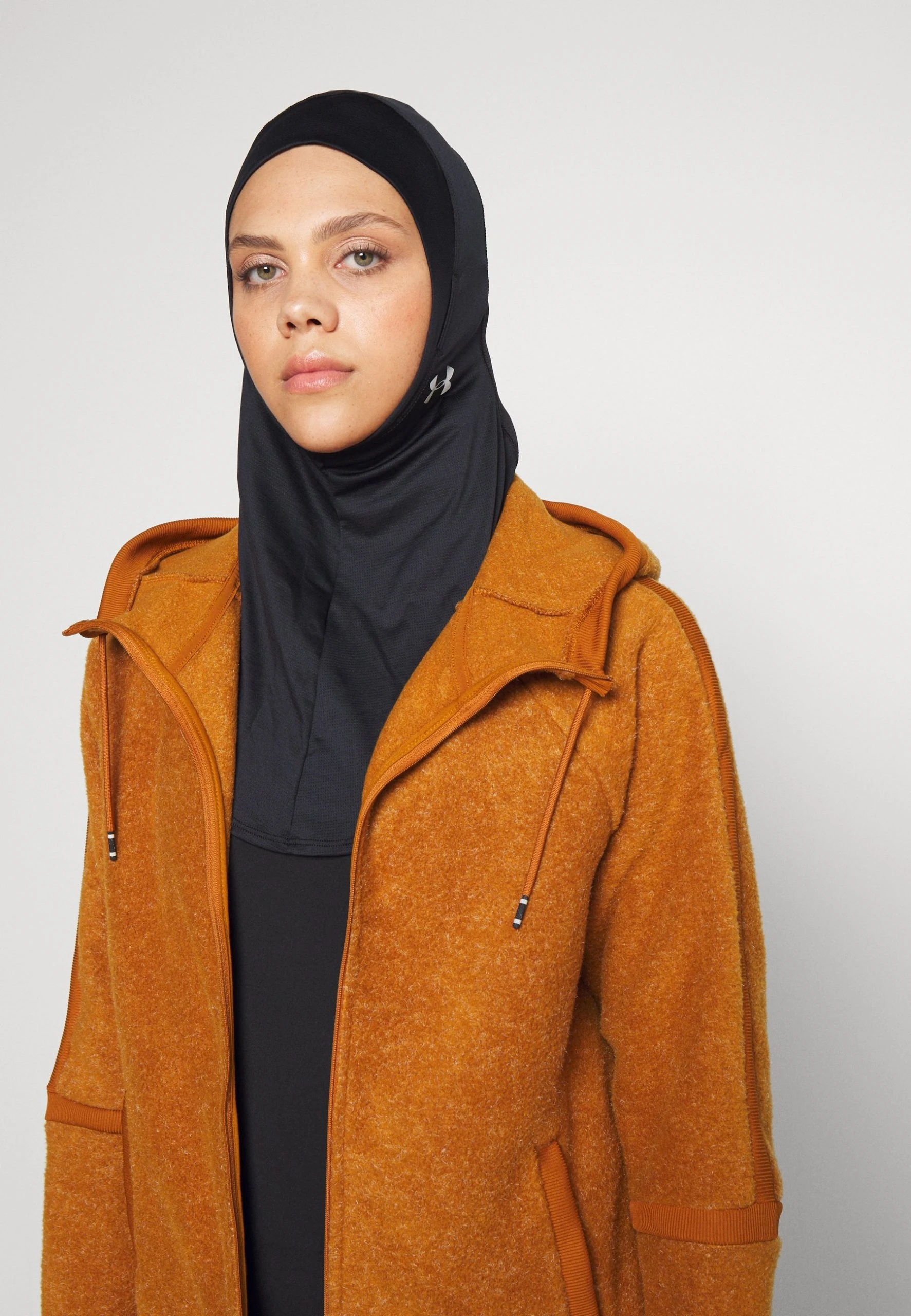 Under Armour SPORT HIJAB - Nakrycie Głowy - Black/silver - obrazek 2