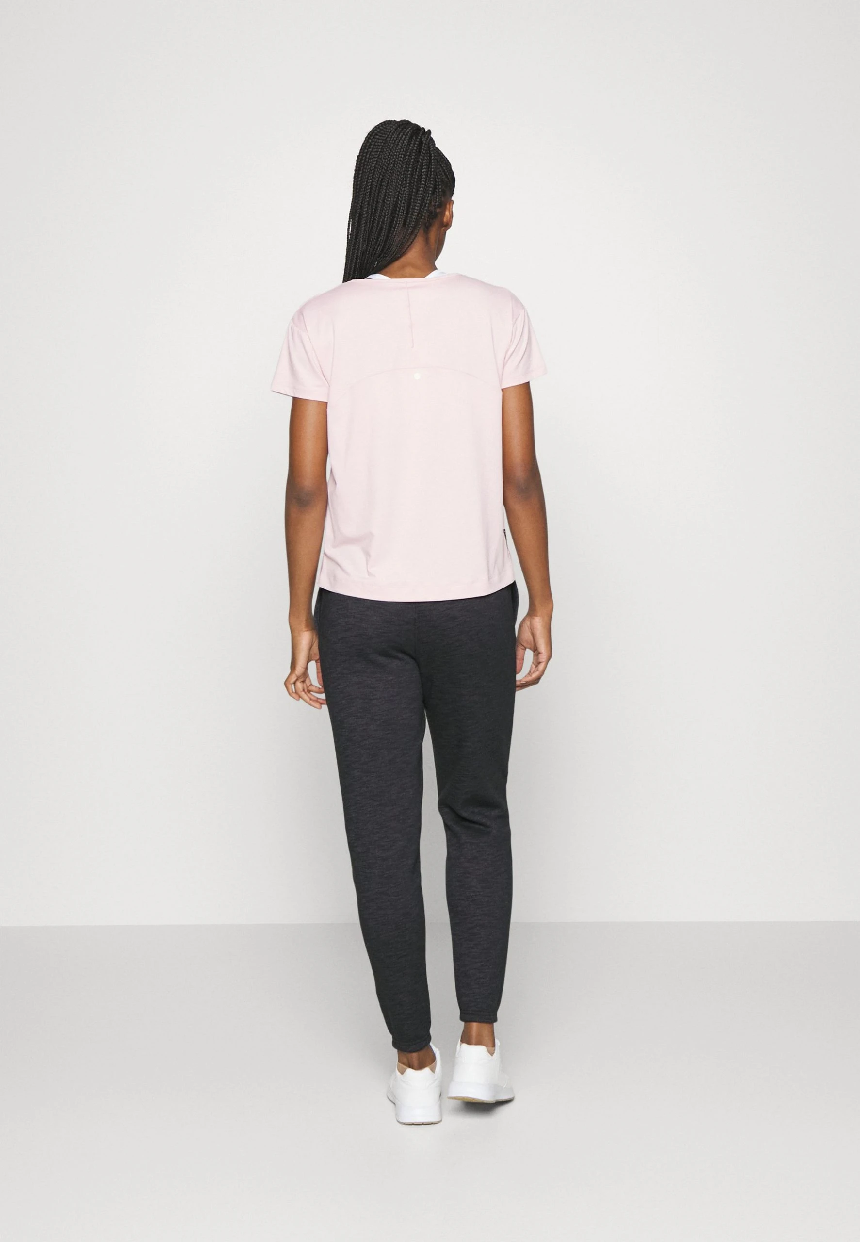 Under Armour ESSENTIAL SCRIPT PANT - Spodnie Treningowe - Black/jet Gray/white - obrazek 3