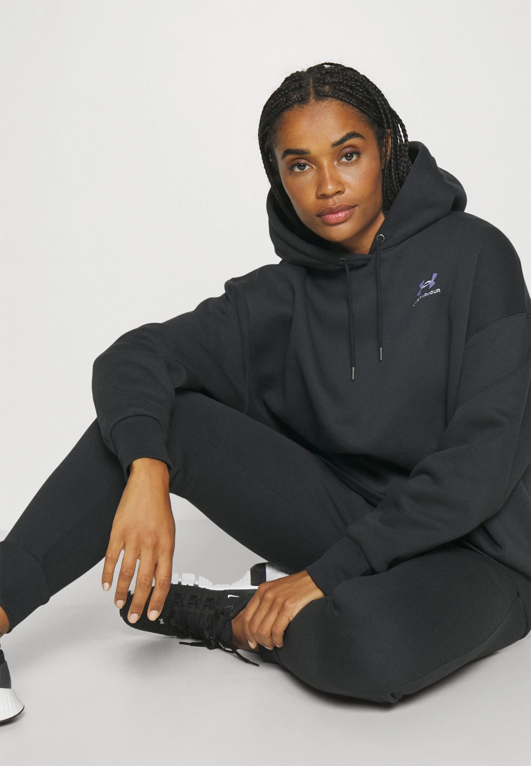 Under Armour ESSENTIAL HOODIE - Bluza Z Kapturem - Black/white - obrazek 5