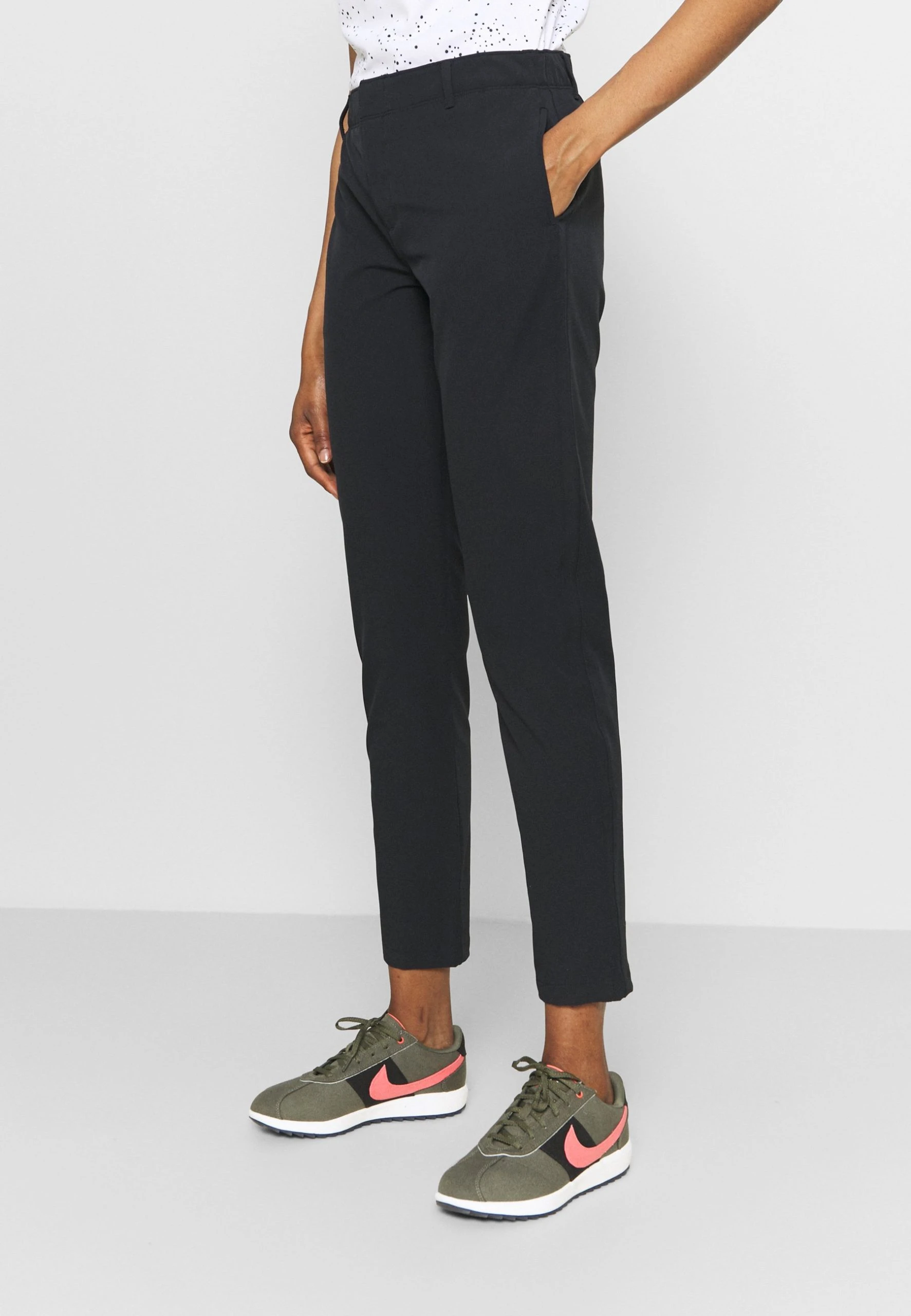 Under Armour LINKS PANT - Długie Spodnie Trekkingowe - Black - obrazek 4